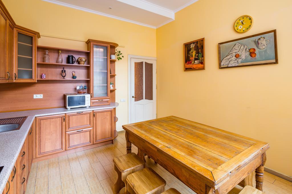 Apartments On Valova 9 Lviv Exteriör bild