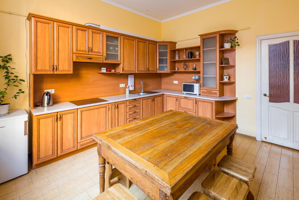 Apartments On Valova 9 Lviv Exteriör bild